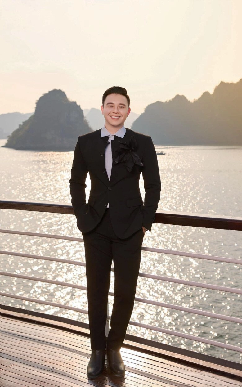 2 nam ca sĩ 9x vinh dự hát trong lễ diễu binh đông hùng hạnh phúc bên vợ con double2t từng là thợ cắt tóc - 9