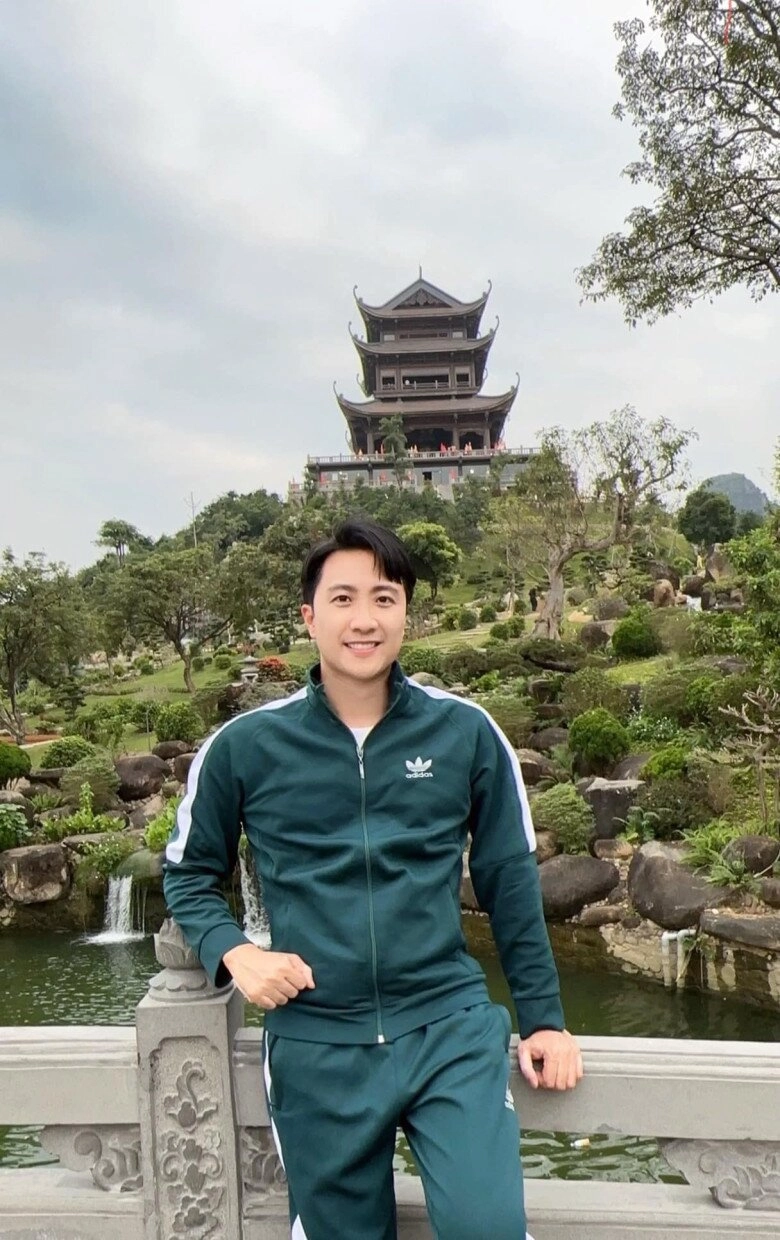 2 nam mc vtv có học vị tiến sĩ người được mệnh danh là thầy giáo hot boy người hạnh phúc bên vợ thạc sĩ - 6