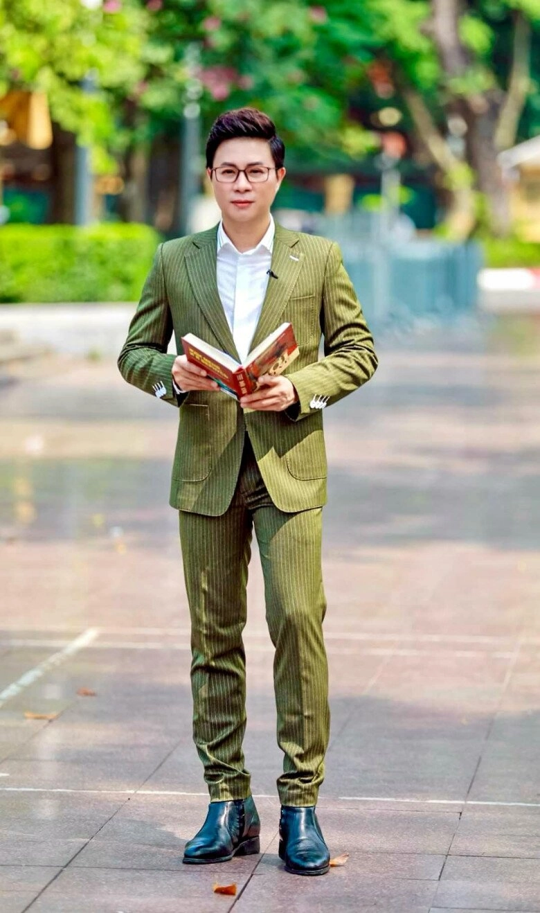 2 nam mc vtv có học vị tiến sĩ người được mệnh danh là thầy giáo hot boy người hạnh phúc bên vợ thạc sĩ - 8