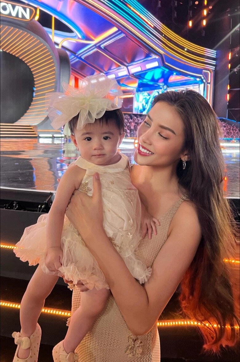 2 nàng hậu lấy chồng ở mỹ nhưng giấu nhẹm mặt nửa kia phạm hương sống trong dinh thự võ hoàng yến vẫn về nước làm nghề - 14