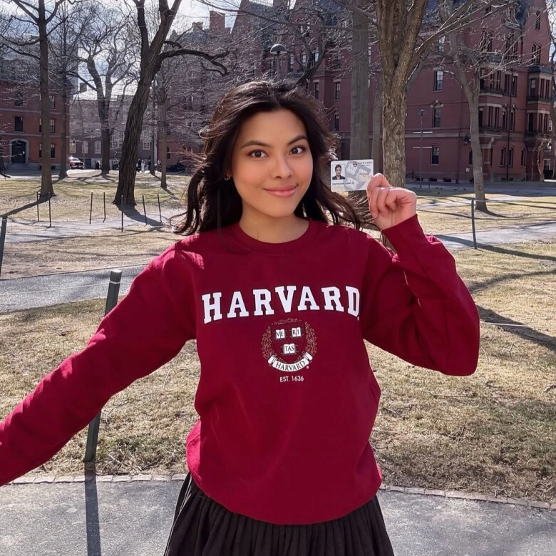 2 nàng hậu vướng tranh cãi vì nghi vấn phông bạt du học thạc sĩ á hậu khóc khi đỗ harvard thùy tiên bị tố làm màu - 4