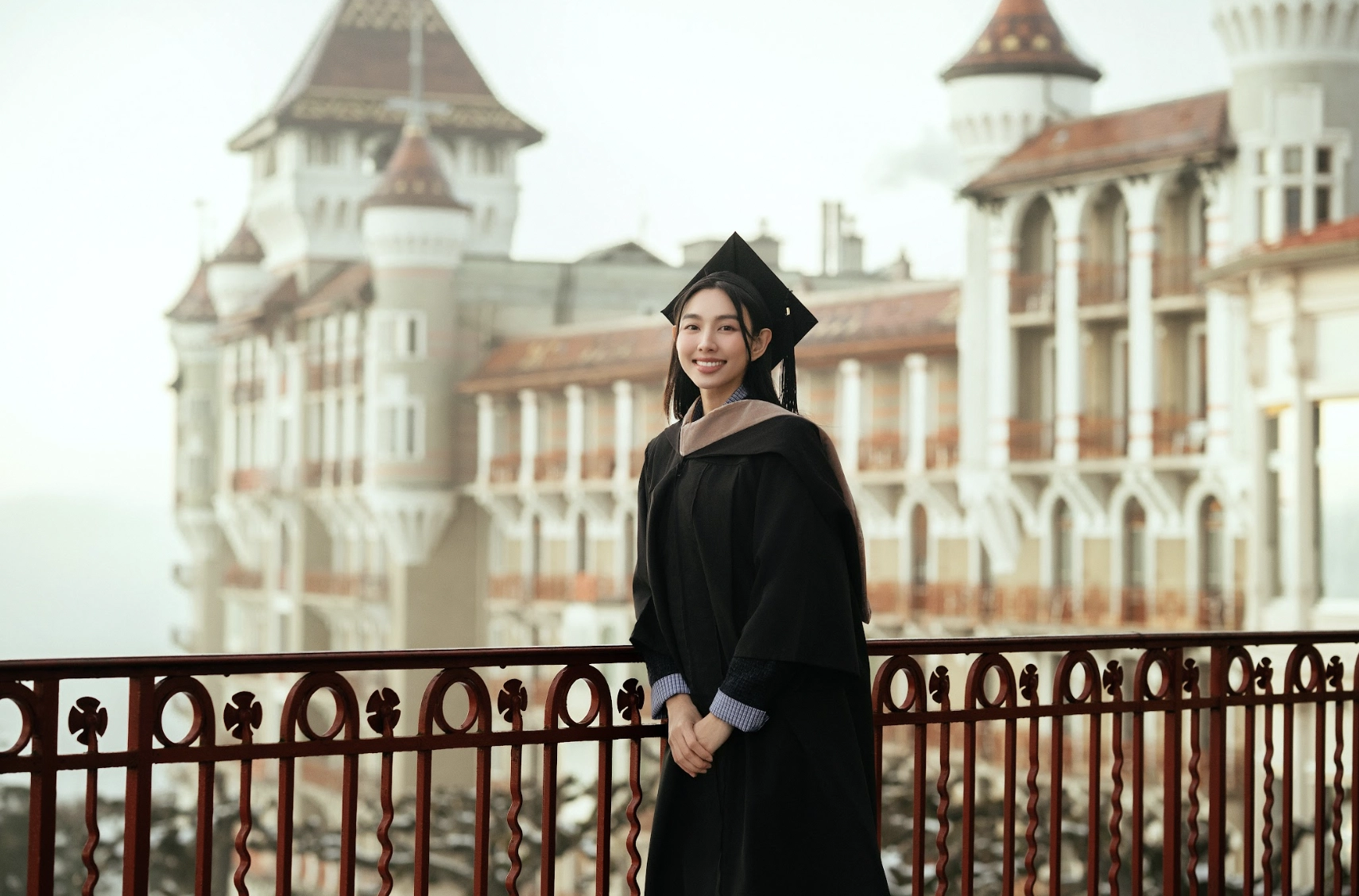 2 nàng hậu vướng tranh cãi vì nghi vấn phông bạt du học thạc sĩ á hậu khóc khi đỗ harvard thùy tiên bị tố làm màu - 10