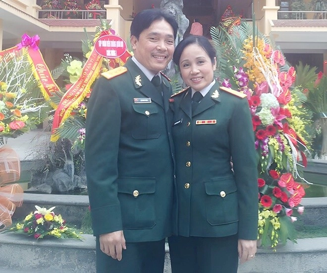 2 nghệ sĩ quân đội kết hôn với bạn đời là thủ trưởng trong đơn vị thiếu tá huyền sâm từng nóng mặt vì bị góp ý - 1