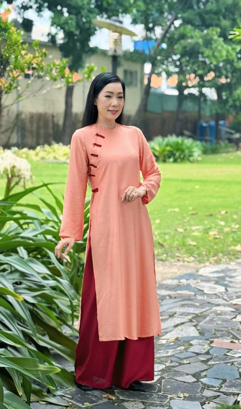 2 nsnd đèn sách học thạc sĩ ở tuổi ngoài 50 trịnh kim chi được chồng con ủng hộ minh hòa về hưu sống kín tiếng - 5