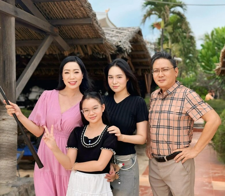 2 nsnd đèn sách học thạc sĩ ở tuổi ngoài 50 trịnh kim chi được chồng con ủng hộ minh hòa về hưu sống kín tiếng - 7