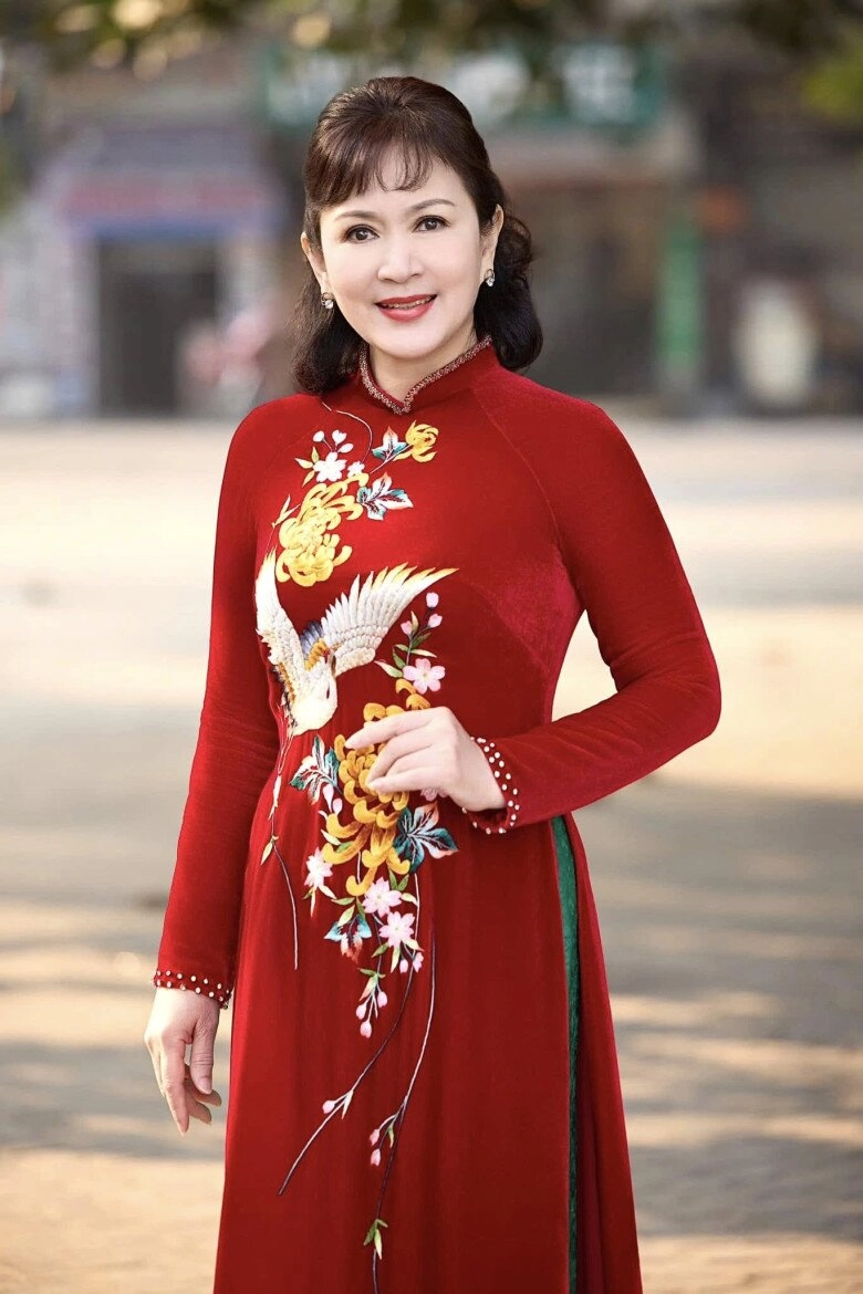 2 nsnd đèn sách học thạc sĩ ở tuổi ngoài 50 trịnh kim chi được chồng con ủng hộ minh hòa về hưu sống kín tiếng - 9