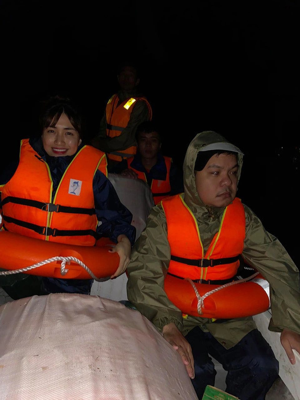 2 nữ ca sĩ được tuyên dương là thanh niên tiên tiến làm theo lời bác người nổi tiếng từ nhỏ người chăm làm từ thiện - 4