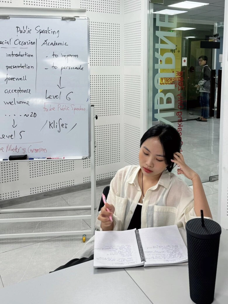 2 nữ ca sĩ được tuyên dương là thanh niên tiên tiến làm theo lời bác người nổi tiếng từ nhỏ người chăm làm từ thiện - 9
