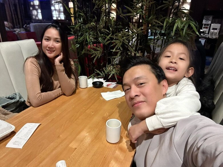 2 sao nam đón con với vợ kém 17 tuổi trong năm 2025 đều sinh quý tử lam trường làm bố bỉm ở tuổi 51 - 2