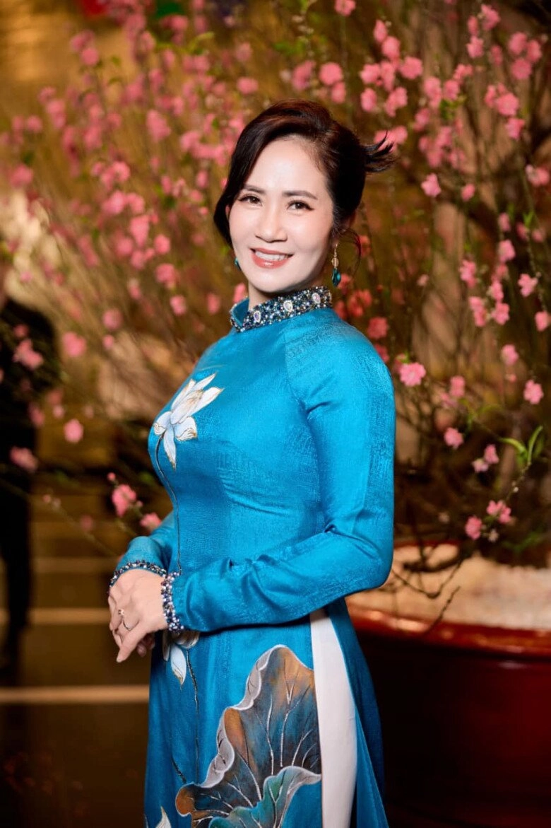 2 sao nữ có học vị thạc sĩ làm mẹ 4 con vẫn trẻ đẹp mặn mà hôn nhân viên mãn bên chồng nghệ sĩ - 7