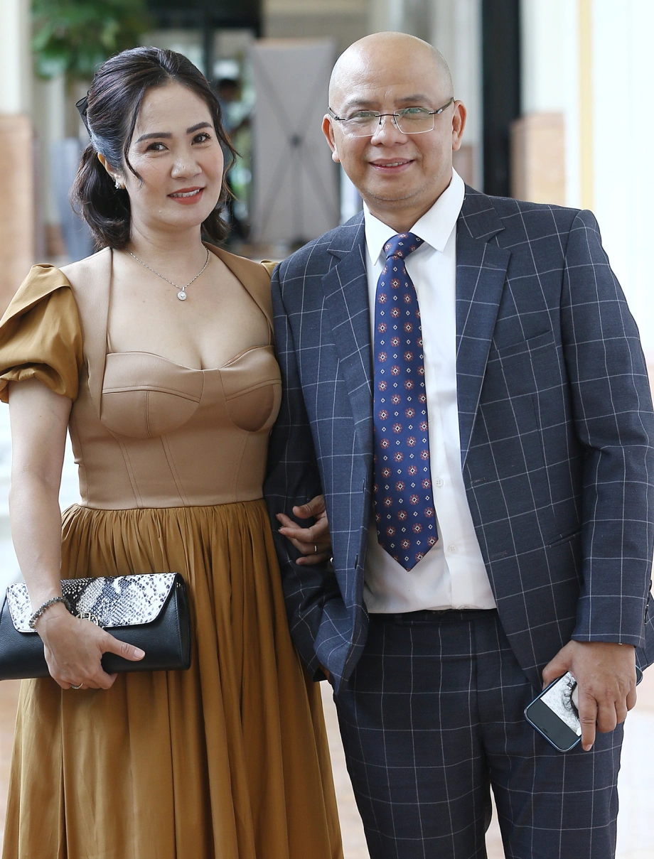2 sao nữ có học vị thạc sĩ làm mẹ 4 con vẫn trẻ đẹp mặn mà hôn nhân viên mãn bên chồng nghệ sĩ - 8