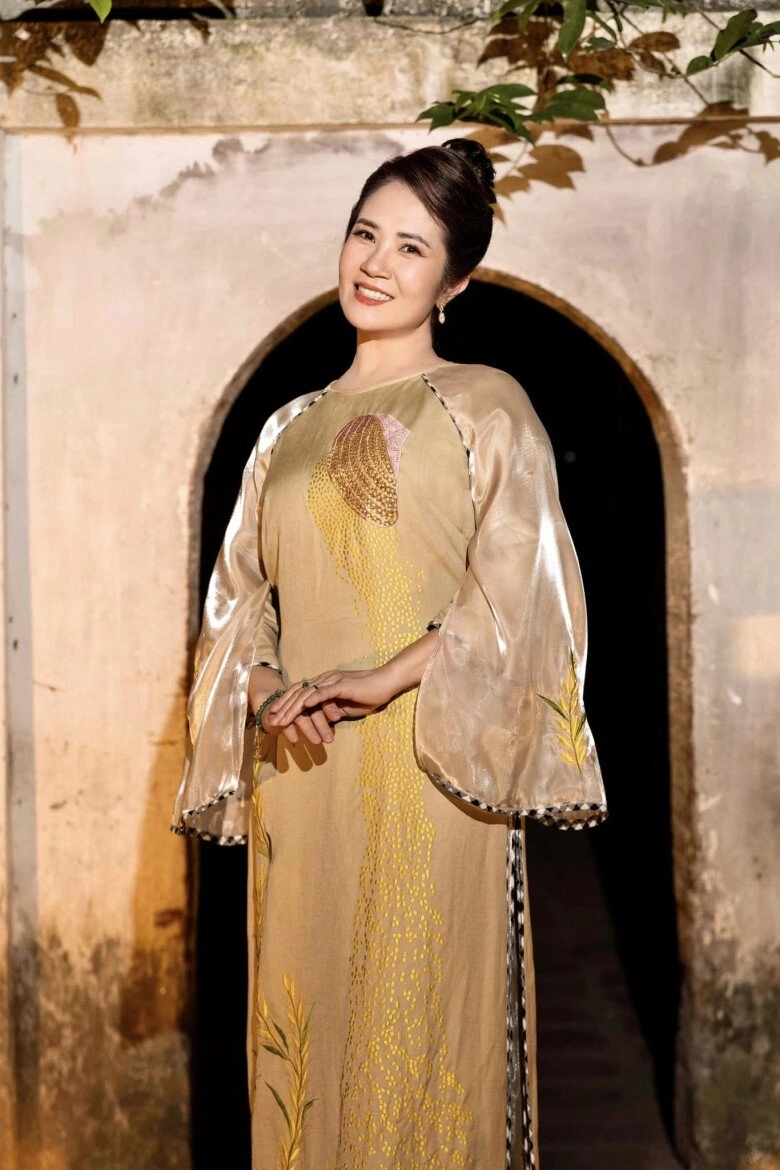 2 sao nữ có học vị thạc sĩ làm mẹ 4 con vẫn trẻ đẹp mặn mà hôn nhân viên mãn bên chồng nghệ sĩ - 12