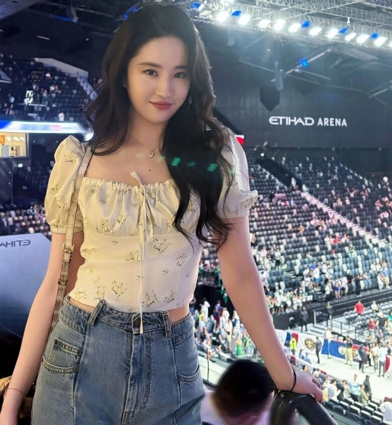 20 triệu lượt xem ảnh lưu diệc phi đi coi bóng rổ tất cả là nhờ layout makeup thần tiên tỷ tỷ 4 bước - 3