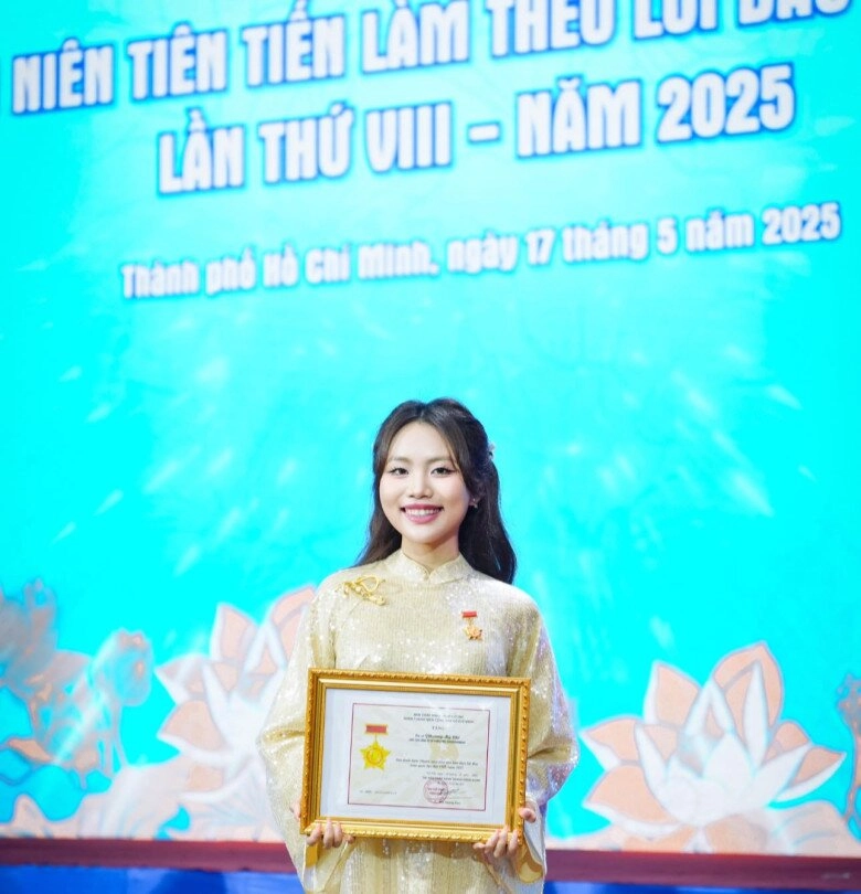 3 em xinh cùng sinh năm 2003 lamoon diễm hằng đóng phim doanh thu trăm tỷ phương mỹ chi vươn tầm quốc tế - 5