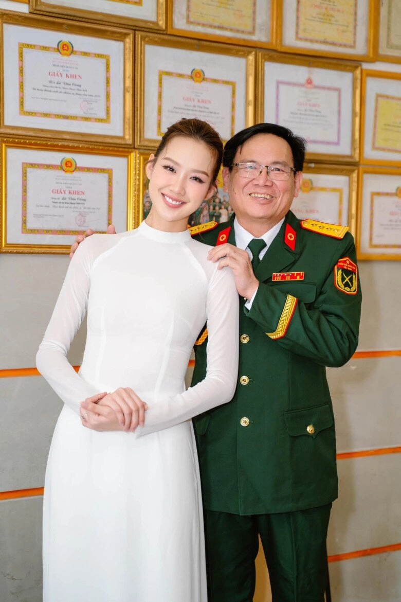 3 sao nữ livestream giải đề thi tốt nghiệp thpt khiến dân tình trầm trồ người nhận học bổng trường úc người xuất thân chuyên văn - 11