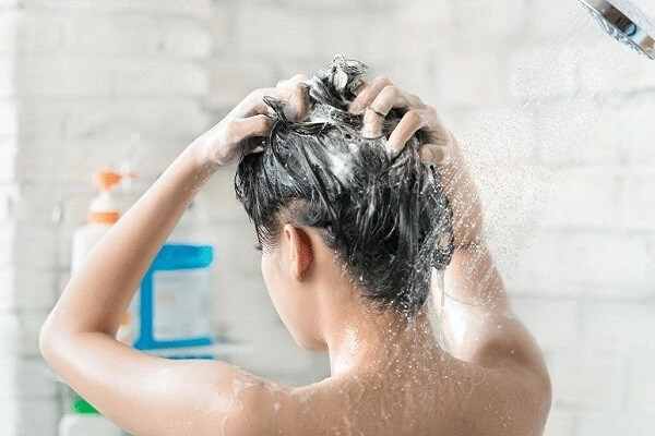 4 bí quyết giữ mái tóc đẹp chuẩn nữ thần của nàng dâu hào môn u45 dầu gội phải có thành phần vàng này mới được - 9