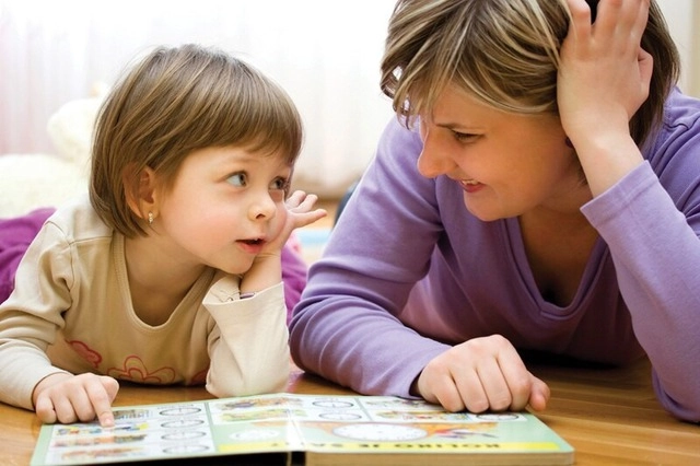 4 câu hỏi nghe ngớ ngẩn nhưng chỉ trẻ thông minh mới hay hỏi cha mẹ đừng vội gạt đi - 1