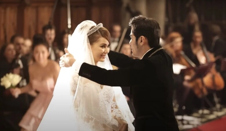 4 mỹ nhân cưới rình rang 2015 10 năm sau người bỏ chồng vẫn trẻ như gái 20 người 3 con ngày càng nóng bỏng - 8
