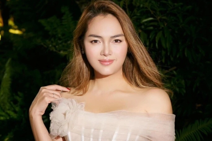 Á hậu có vẻ đẹp chuẩn từng cm rời làng giải trí về bán bánh tráng trộn lại mua được penthouse hàng chục tỷ nuôi 5 con - 1