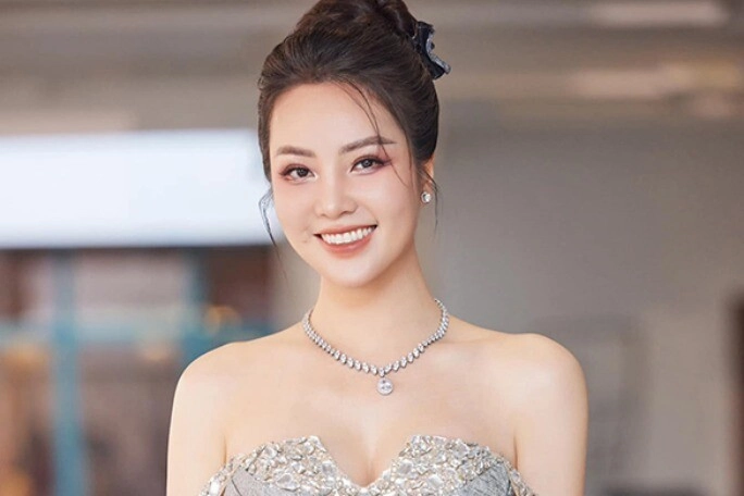 Á hậu có vẻ đẹp chuẩn từng cm rời làng giải trí về bán bánh tráng trộn lại mua được penthouse hàng chục tỷ nuôi 5 con - 2