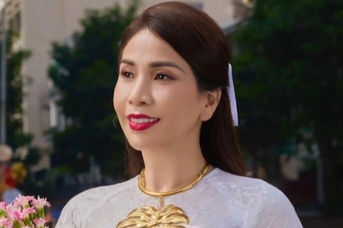 Á hậu là dì ghẻ nổi tiếng được ceo việt kiều điển trai chăm lo cơm nước con gái ngậm thìa vàng từ trong bụng mẹ - 1