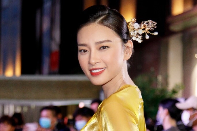 Á hậu là dì ghẻ nổi tiếng được ceo việt kiều điển trai chăm lo cơm nước con gái ngậm thìa vàng từ trong bụng mẹ - 2
