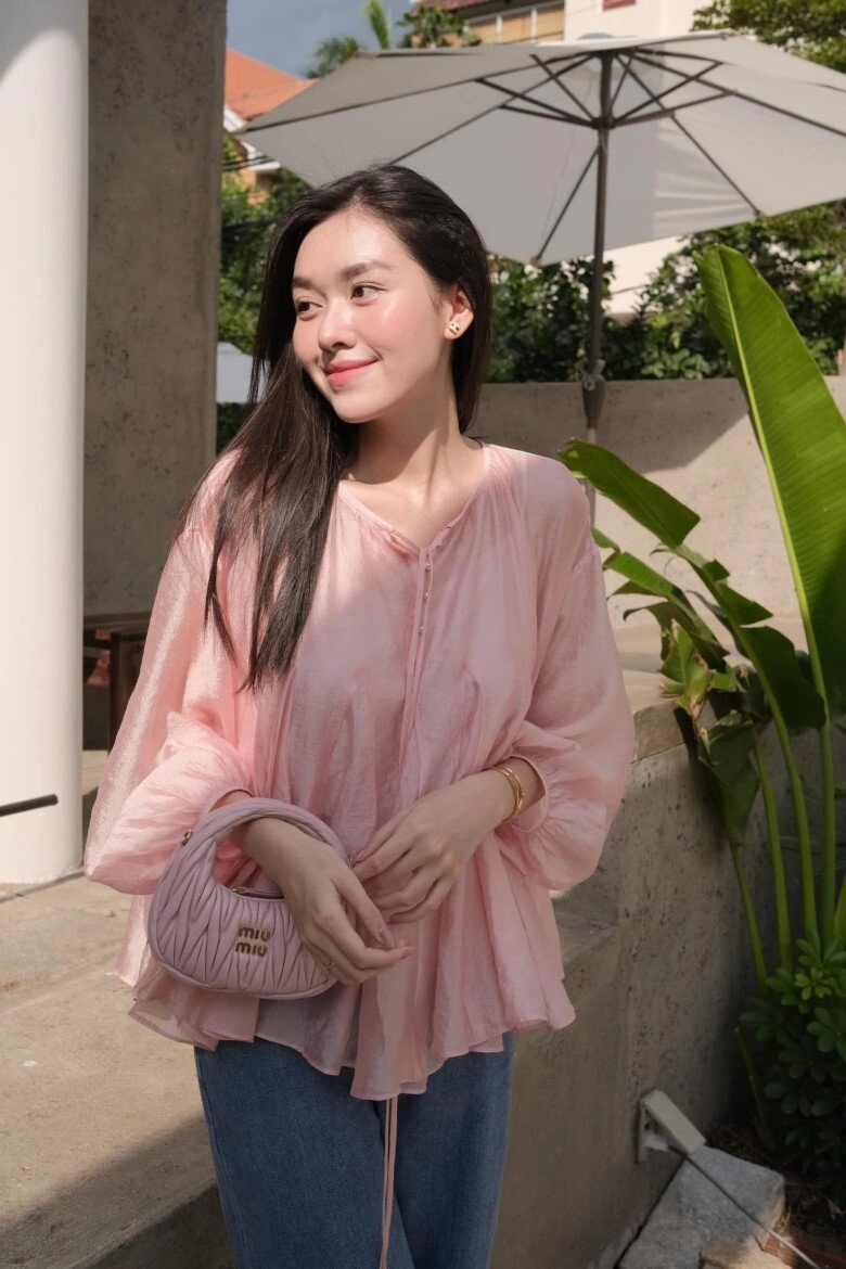 Á hậu lấy chồng năm 20 tuổi có bộ sưu tập túi chanh sả toàn thương hiệu đắt đỏ có chiếc như hàng mây tre đan mà cả chục triệu - 3