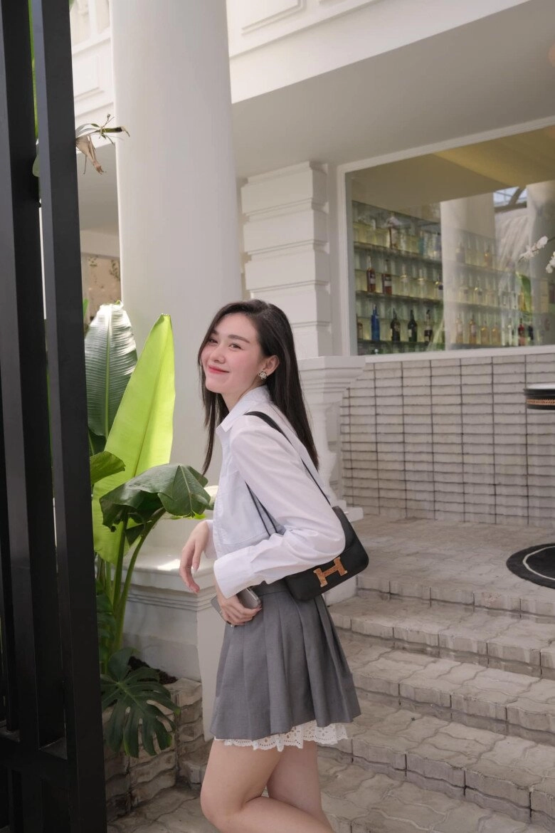 Á hậu lấy chồng năm 20 tuổi có bộ sưu tập túi chanh sả toàn thương hiệu đắt đỏ có chiếc như hàng mây tre đan mà cả chục triệu - 5