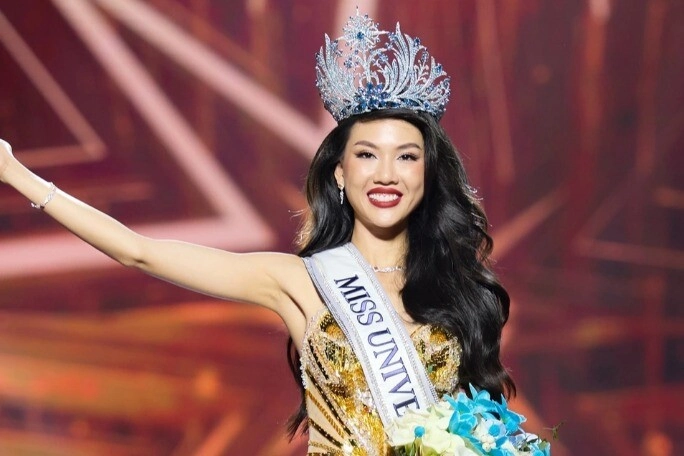 Á hậu việt đăng quang trong nước mắt vì bị cả sân khấu hoá biển đen từng vượt xa thành tích của quế anh - 4
