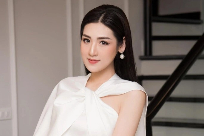 Á hậu việt từng có nhan sắc không xứng với cái tên sở hữu đôi chân nhiều hoa hậu ao ước là ai - 1