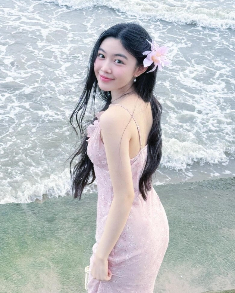 Ái nữ 19 tuổi nhà mc quyền linh khuôn trăng đầy đặn nét ngài nở nang dân mạng gọi luôn là hoa hậu không cần vương miện - 11