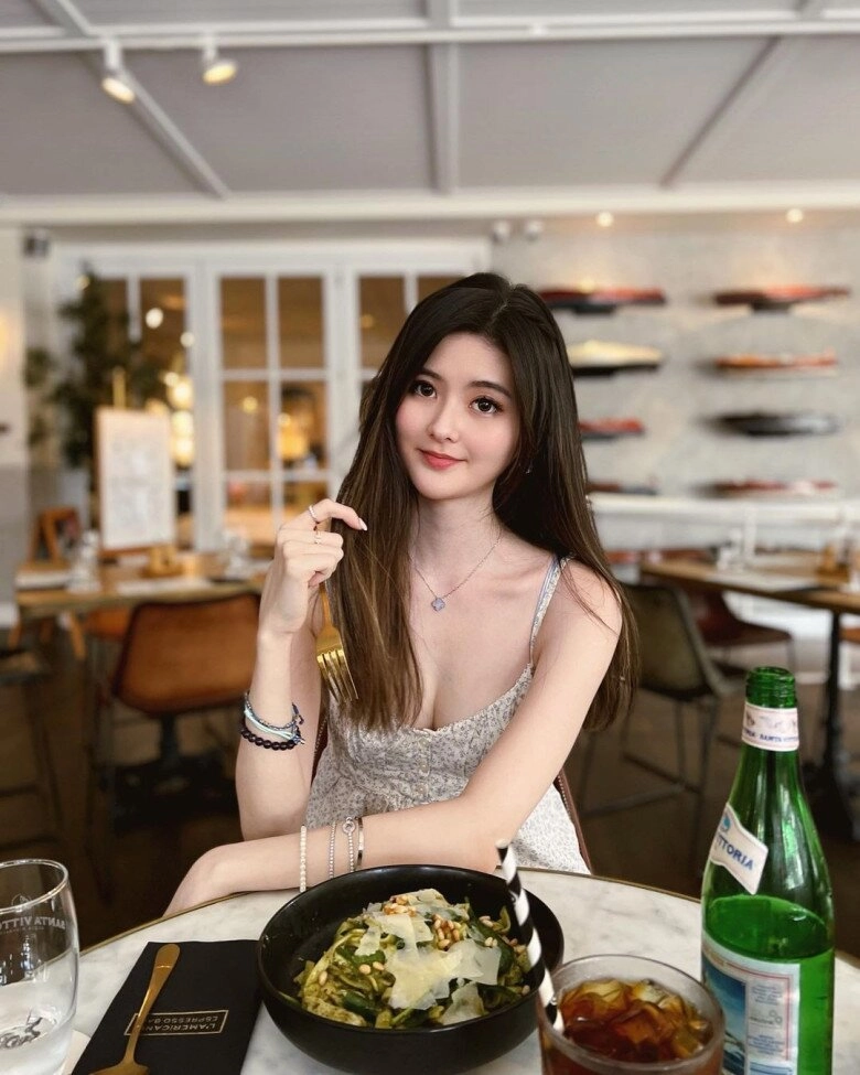 Ái nữ gia tộc tỷ đô ẩn thân 20 năm mới xuất hiện đẹp như minh tinh thích diện đồ bình dân hơn đồ hiệu - 11