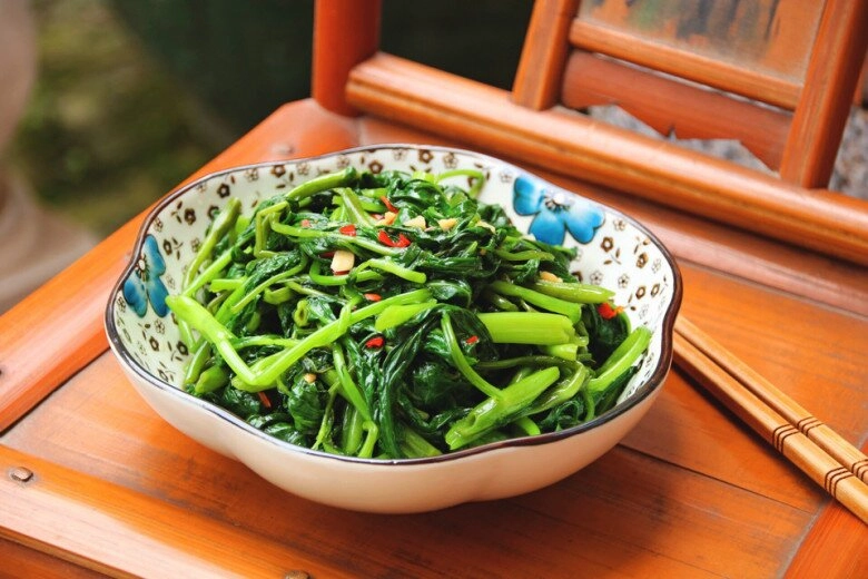 Ăn mãi mới biết rau này giàu kali và canxi đem xào hay bóp nộm đều ngon lại giòn sần sật - 1