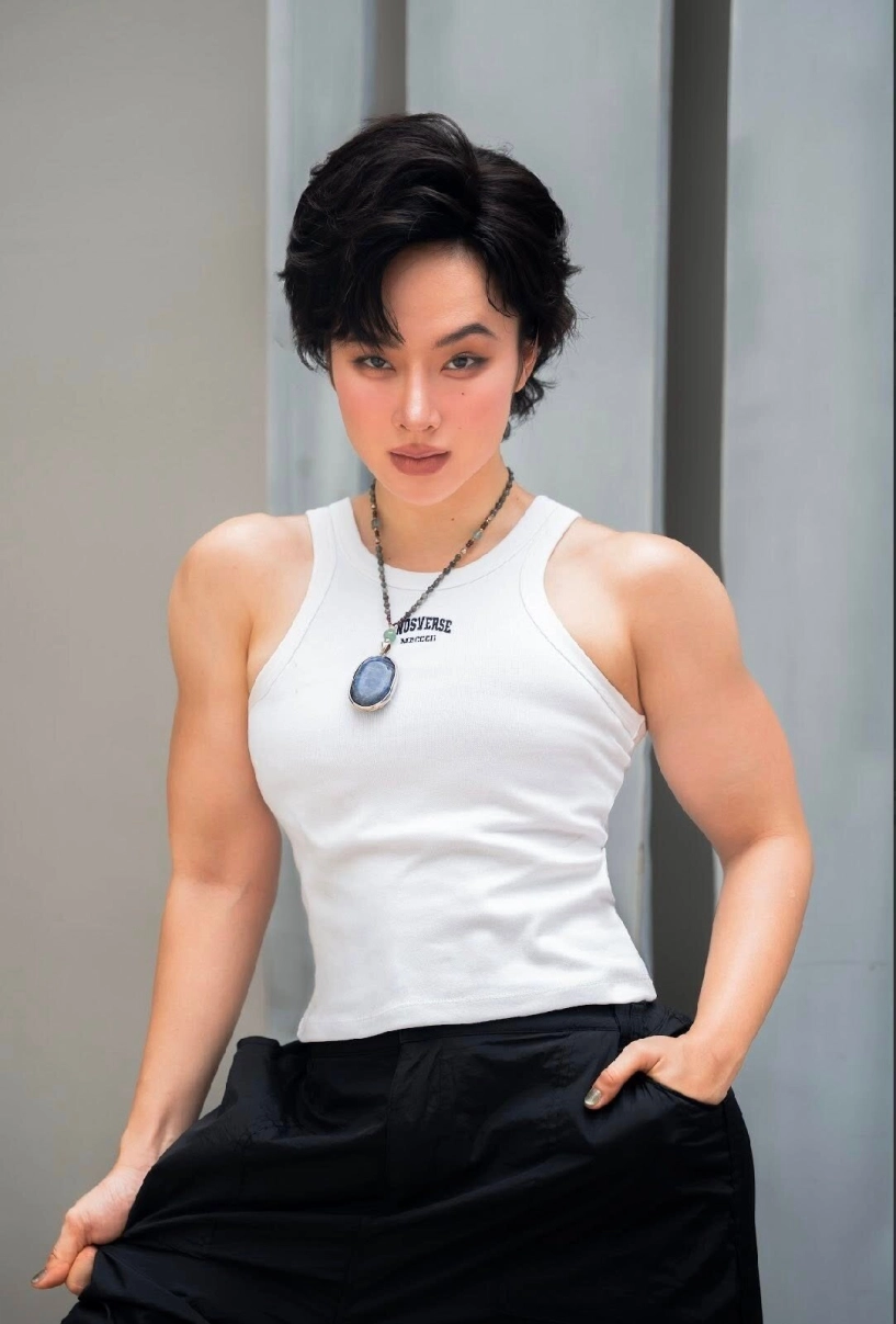 Angela phương trinh hút triệu view với vẻ ngoài lưỡng tính khoe thành quả 9 năm ăn nằm với phòng gym và võ thuật - 7