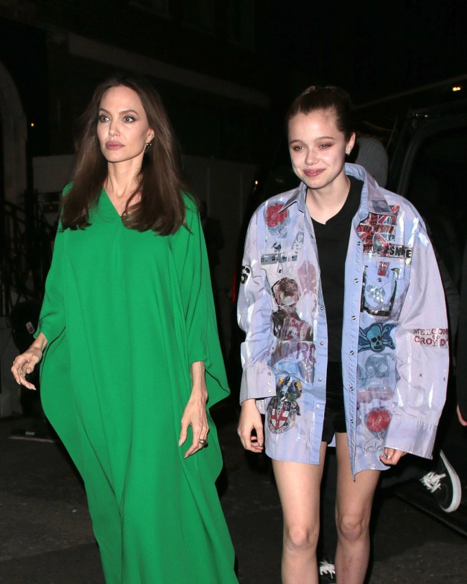 Angelina jolie lo lắng khi con gái dọn ra ở riêng với bạn gái tin đồn - 3