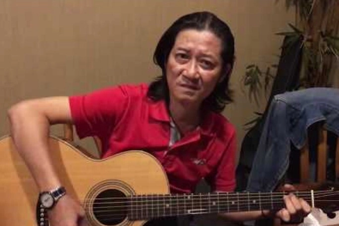 anh hàng xóm từng theo đuổi minh hằng giờ sống cảnh không vợ con nhận trợ cấp từ người thân ở nước ngoài - 1