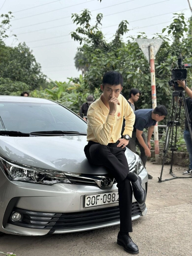 Anh tài xế dịu dàng màu nắng là thủ khoa sân khấu điện ảnh đầu ra lẫn đầu vào chị gái là nữ diễn viên quen mặt - 7