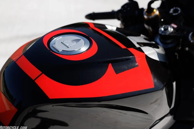 Aprilia rsv4 factory 1100 2026 đỉnh cao sức mạnh và sự tinh tế trên hai bánh xe - 8