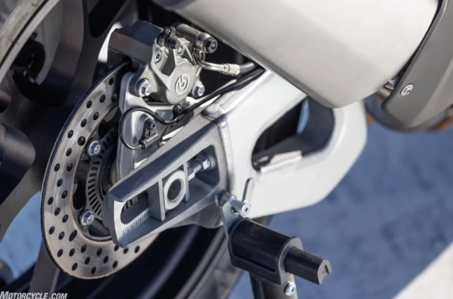Aprilia rsv4 factory 1100 2026 đỉnh cao sức mạnh và sự tinh tế trên hai bánh xe - 11
