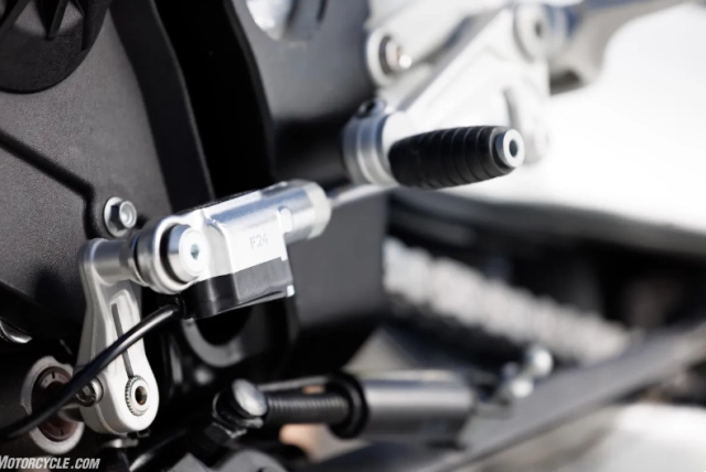 Aprilia rsv4 factory 1100 2026 đỉnh cao sức mạnh và sự tinh tế trên hai bánh xe - 13
