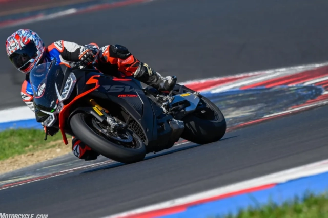 Aprilia rsv4 factory 1100 2026 đỉnh cao sức mạnh và sự tinh tế trên hai bánh xe - 18