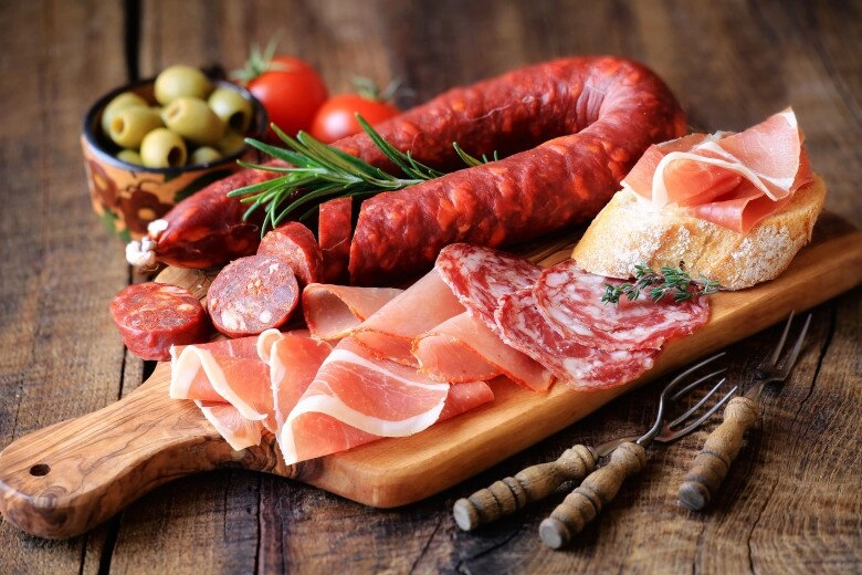 bà đầm thép của bóng đá thái lan ngấp nghé tuổi 60 da vẫn căng mịn đẹp như gái trẻ nhờ cạch mặt 4 loại thực phẩm - 11