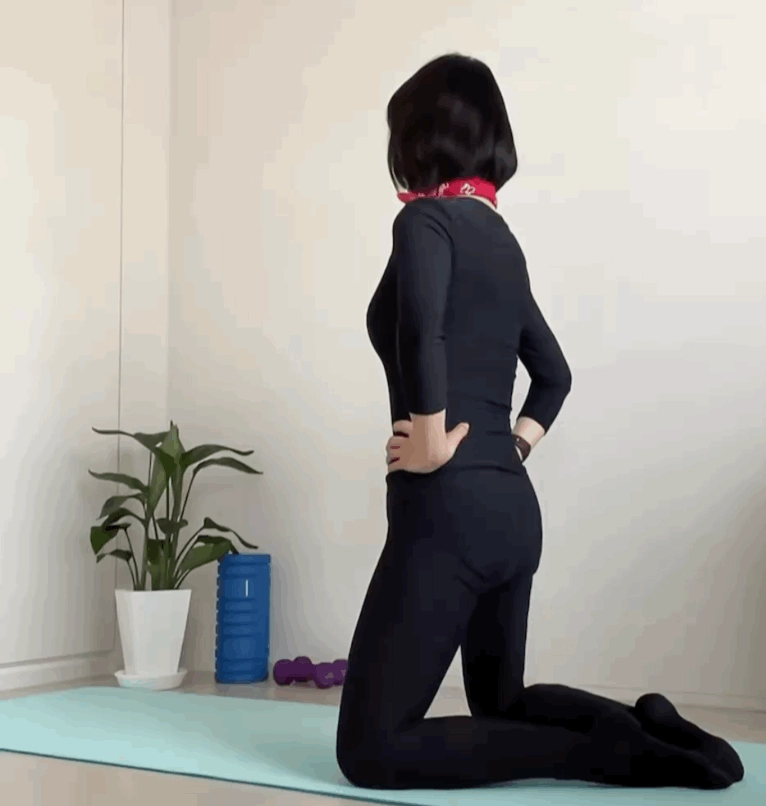 Bà nội trợ u60 có body nuột nà trông trẻ hơn 20 tuổi nhờ tập động tác này trước khi đi ngủ thành công giảm 7kg - 5