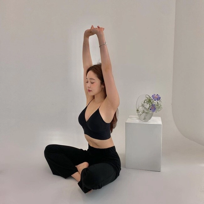 Bà nội trợ u60 có body nuột nà trông trẻ hơn 20 tuổi nhờ tập động tác này trước khi đi ngủ thành công giảm 7kg - 6