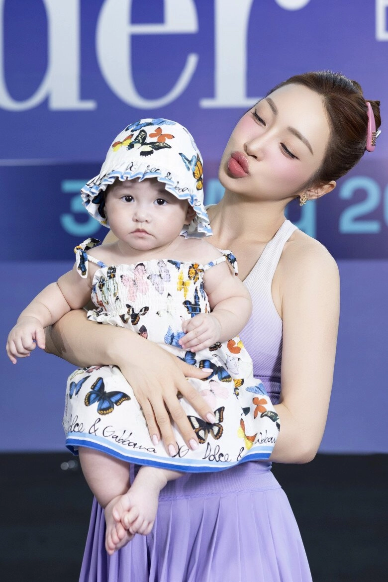 Bà xã chi bảo mê môn thể thao này hơn cả chồng ẵm con theo để độ dáng - 2