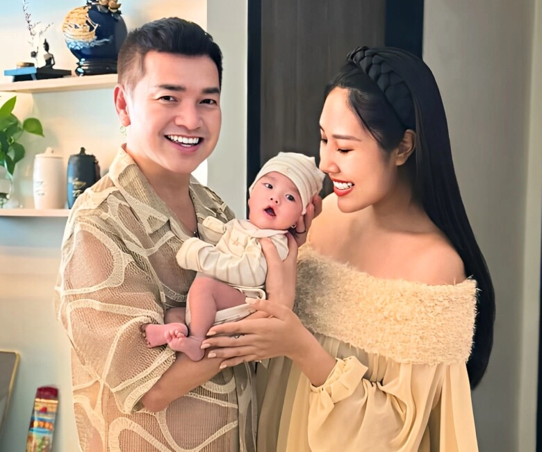Quang minh như bố trẻ từ ngày có quý tử đích tôn u70 chăm tút ngoại hình để không lệch với vợ kém tuổi - 12