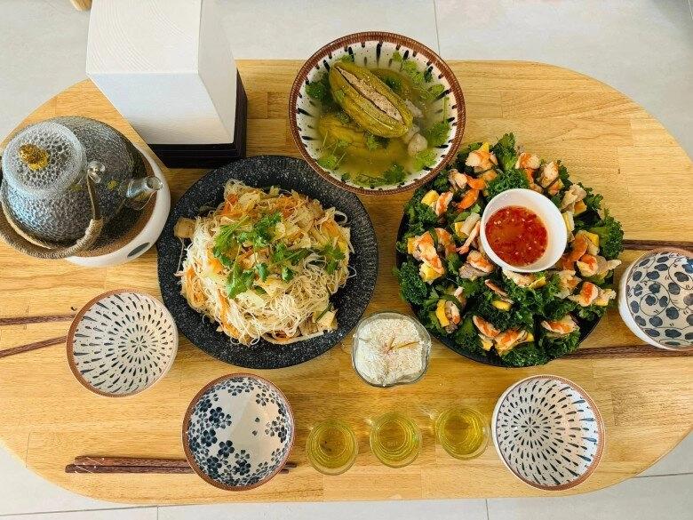 Bạn gái quang minh khoe cảnh con riêng chăm em trai chung nửa huyết thống bé dustin là bản sao của bố danh hài - 16
