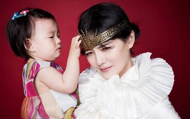 Bằng chứng cho thấy 2 con của từ hy viên sống tốt hơn khi ở với bố ruột uông tiểu phi và mẹ kế - 9