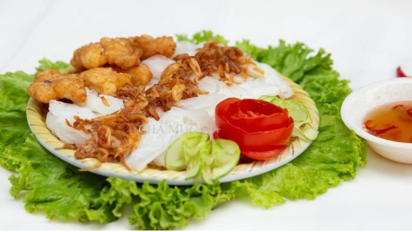 Bánh cuốn chả mực nổi tiếng ngay phố ẩm thực bãi cháy - 1