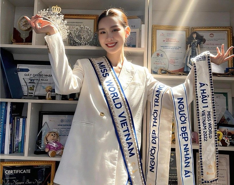 Bảo ngọc khoe bộ sưu tập danh hiệu giấy khen sau tin thi miss world 2026 - 1